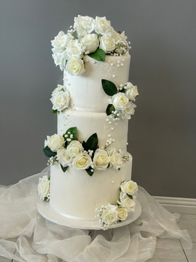 Wedding Cake with white Flowers